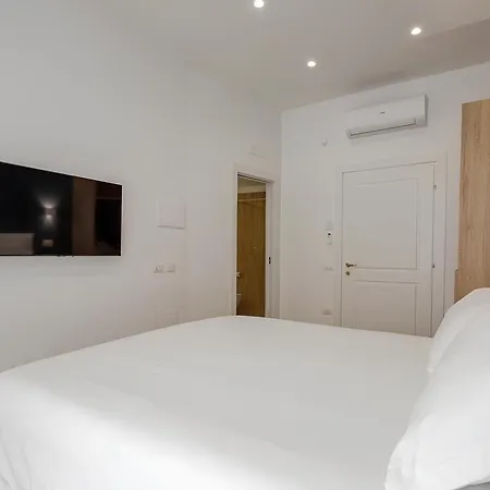 Pensión Pompei Central 4*